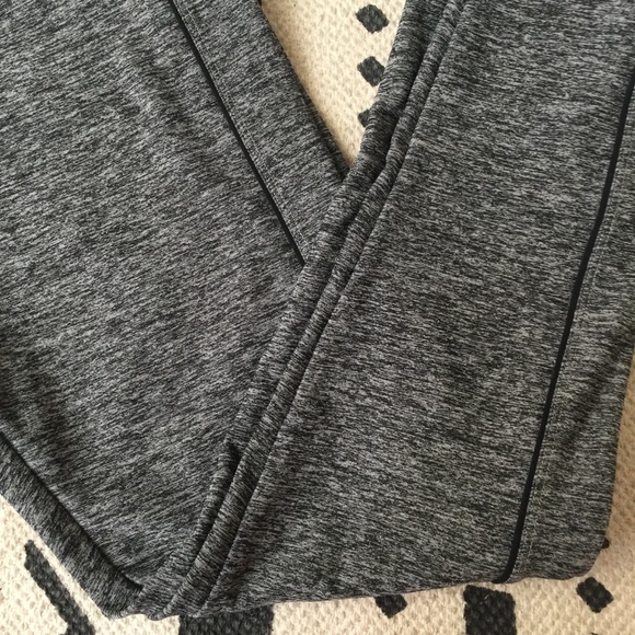 VS PINK Ultimate workout yoga pants - Picture 3 of 4